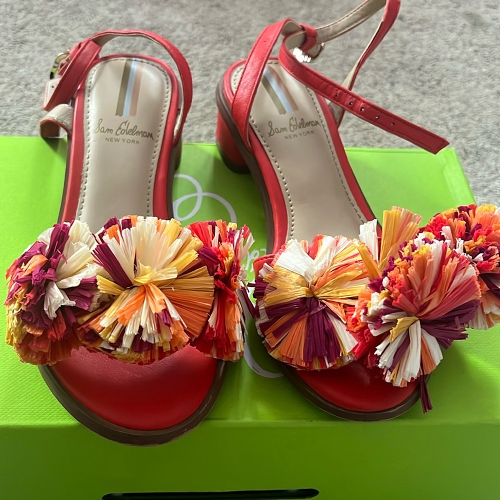 Origin- Made in the USA
Sole - Synthetic
Outer- Leather
Closure type- Buckle